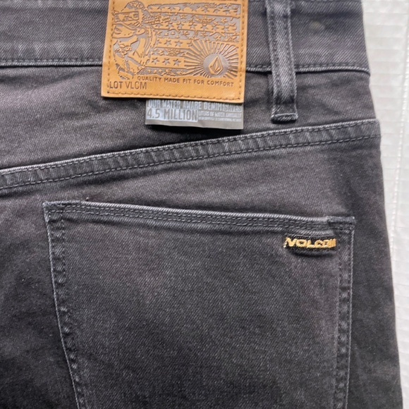 VOLCOM .. black wash stretch skinny jean. - Picture 5 of 6